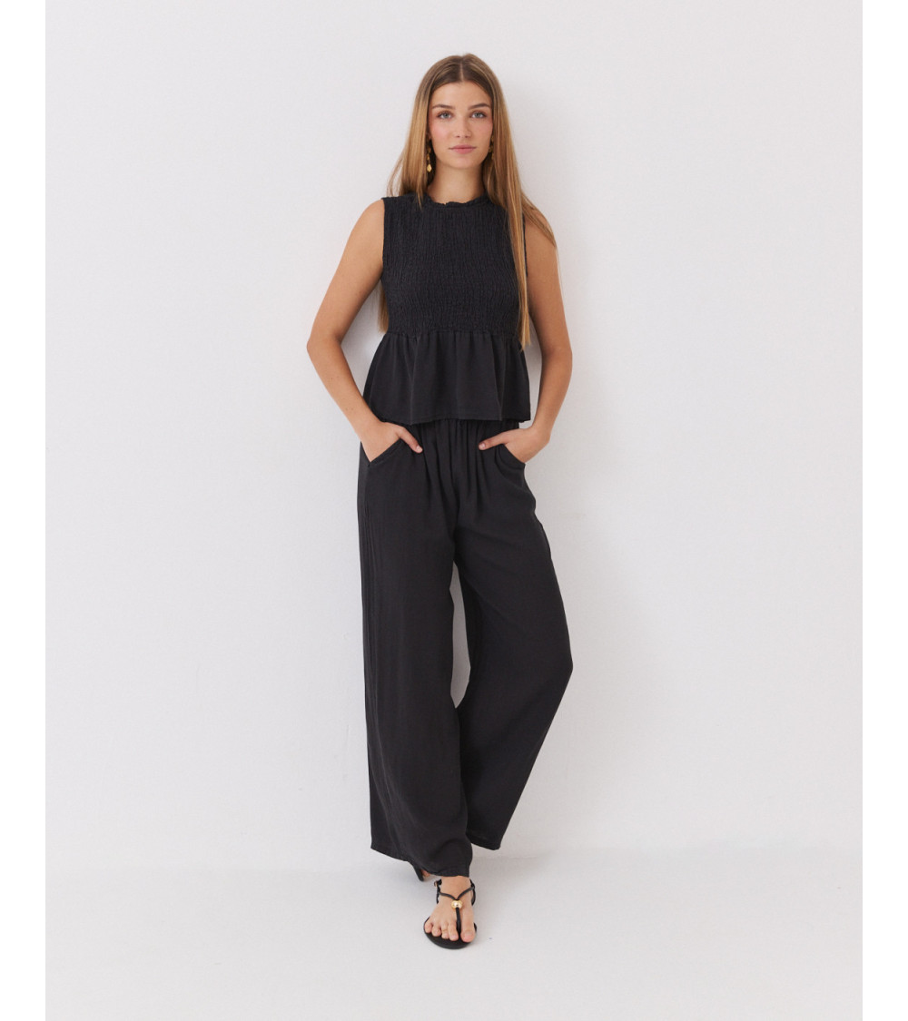 TOP NIDO DE ABEJA CON CUELLO VOLANTES Y CORTE PEPLUM | MULAYA