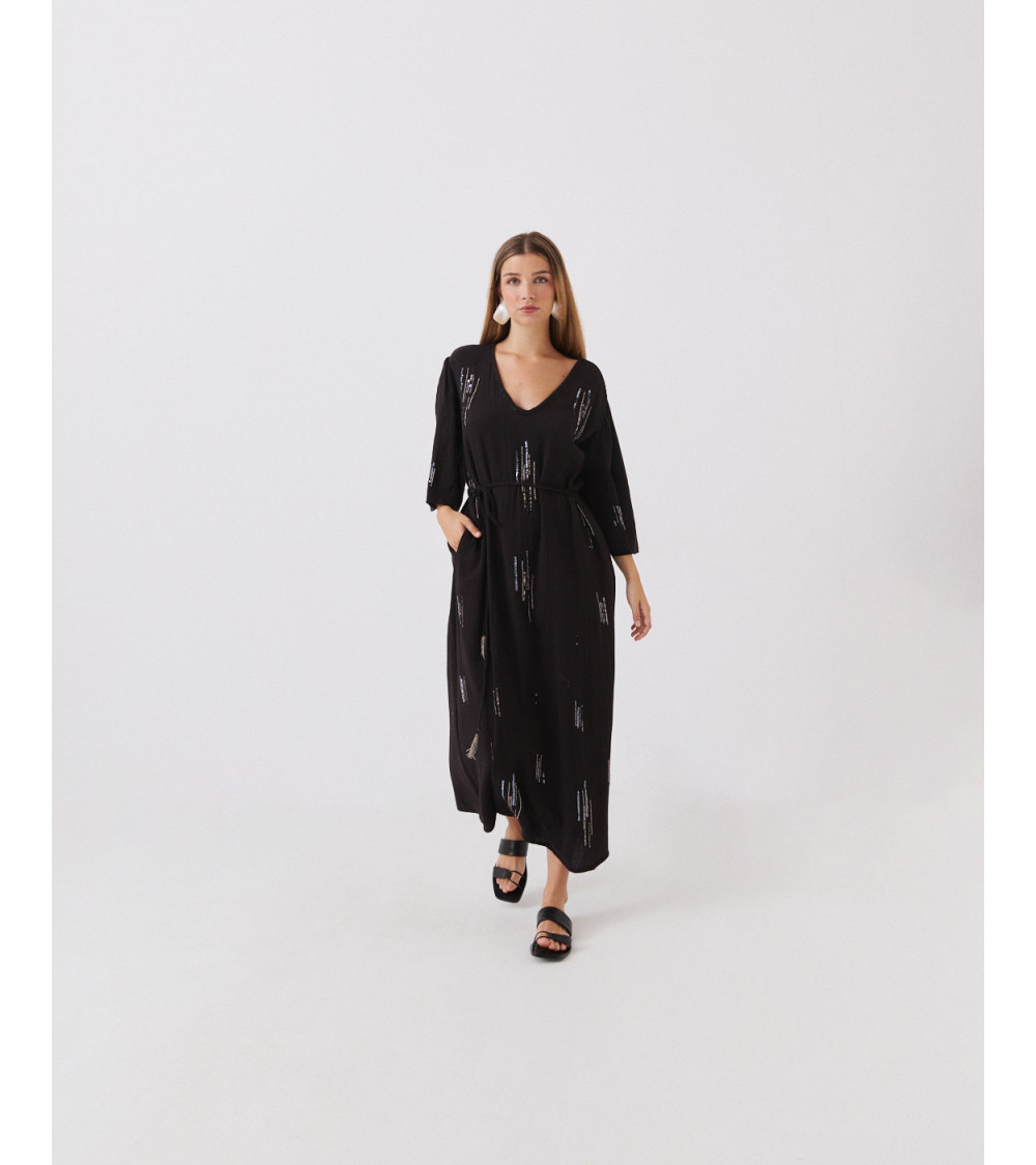 VESTIDO LARGO CON BORDADOS DE LENTEJUELAS | MULAYA