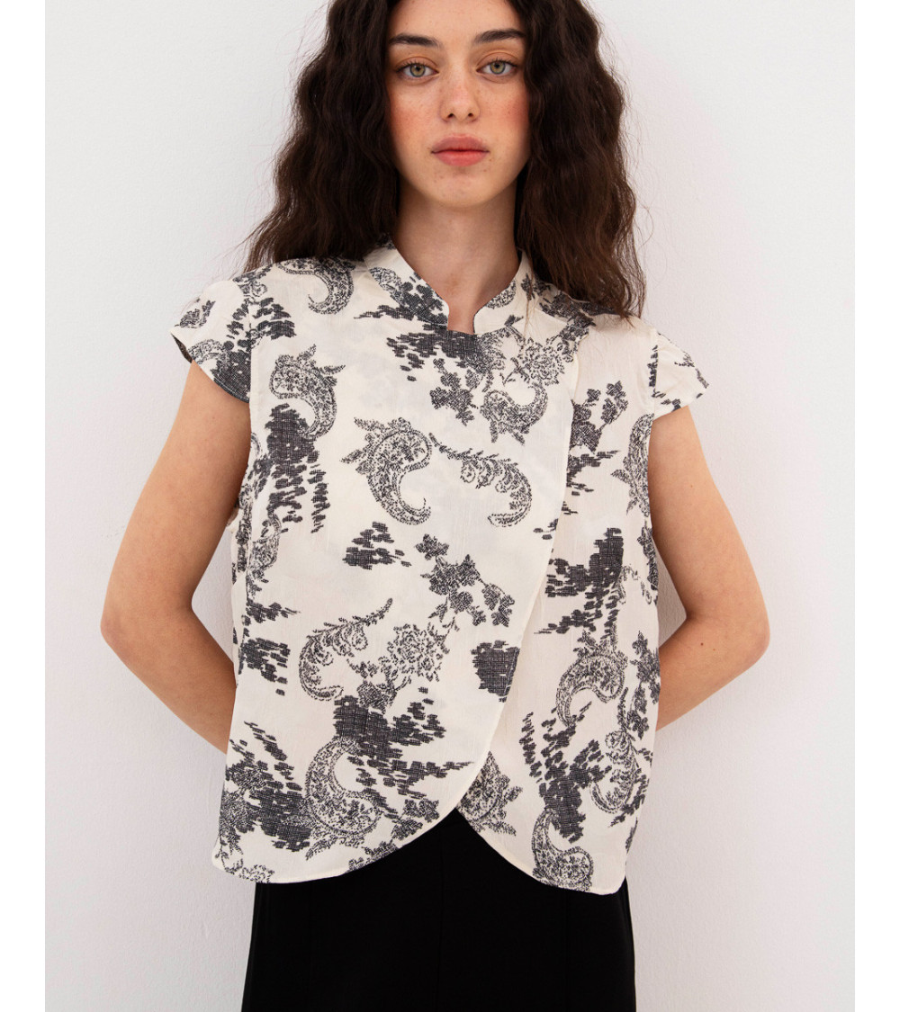 BLUSA ORIENTAL CRUZADA CON CUELLO MAO | MULAYA
