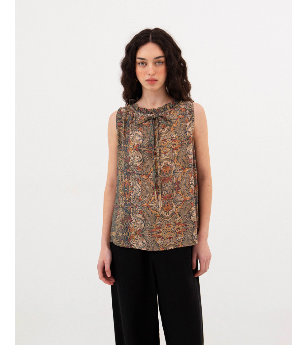 BLUSA ESTAMPADA VOLANTES