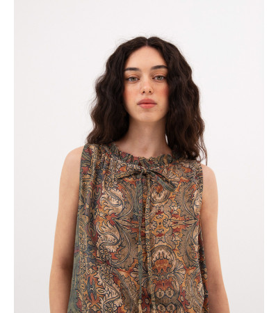 BLUSA ESTAMPADA VOLANTES