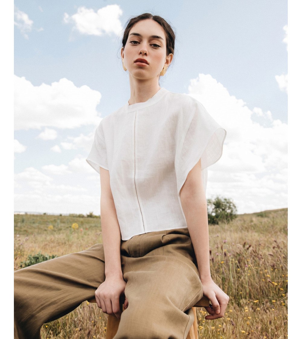 BLUSA DE LINO CON ENCAJE Y VOLANTES | MULAYA