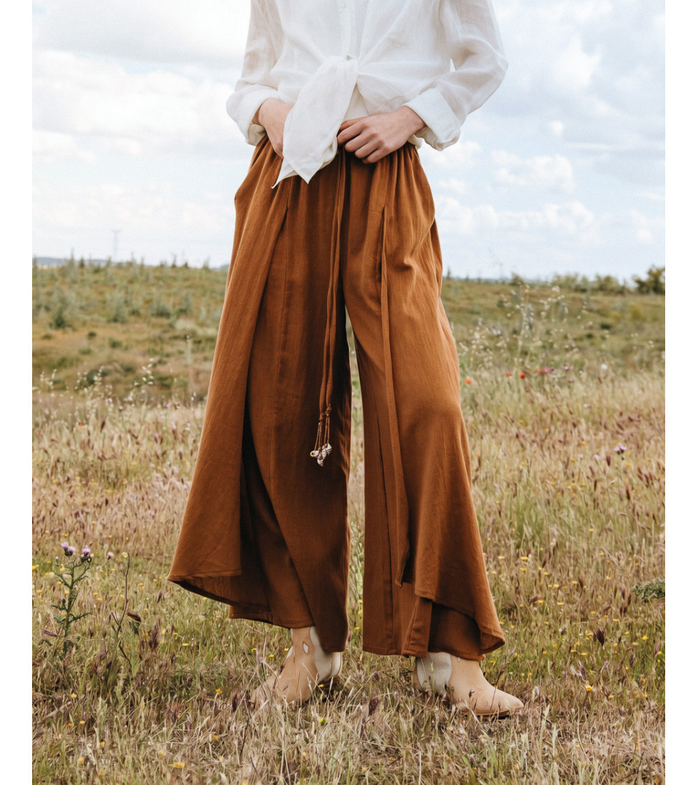 PANTALÓN PALAZZO CON VOLANTES EFECTO CAPA | MULAYA