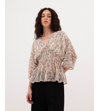 BLUSA ESTAMPADA CON FRUNCES Y VOLANTE | MULAYA