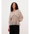 BLUSA ESTAMPADA CON FRUNCES Y VOLANTE | MULAYA