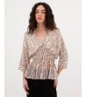 BLUSA ESTAMPADA CON FRUNCES Y VOLANTE | MULAYA
