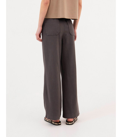 PANTALÓN WIDE LEG CON BOLSILLOS DE PARCHE | MULAYA