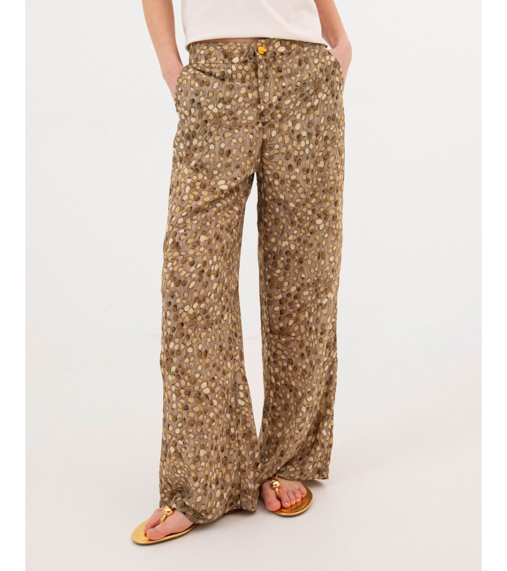 PANTALÓN WIDE LEG ESTAMPADO CON BOTÓN DORADO | MULAYA
