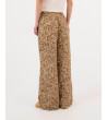 PANTALÓN WIDE LEG ESTAMPADO CON BOTÓN DORADO | MULAYA