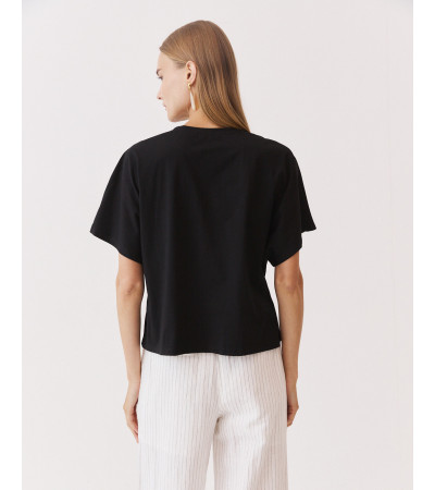 CAMISETA BOXY APLIQUES METÁLICOS | MULAYA