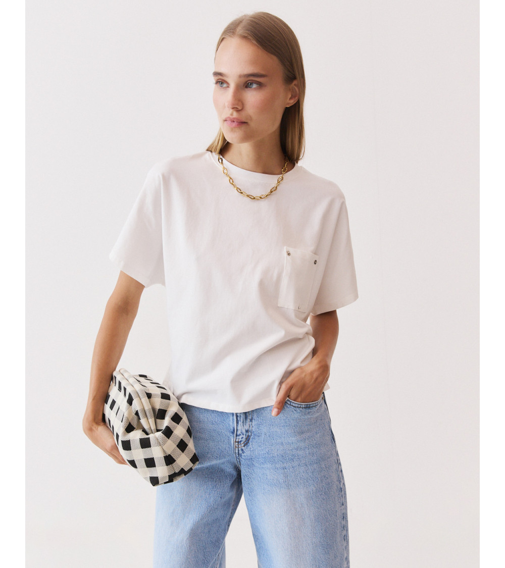 CAMISETA BOXY APLIQUES METÁLICOS | MULAYA