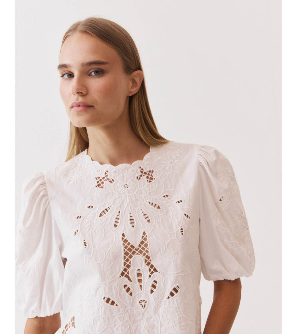 BLUSA BORDADA MANGA GLOBO ASIMÉTRICA | MULAYA