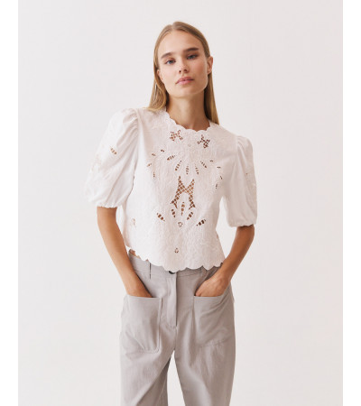 BLUSA BORDADA MANGA GLOBO ASIMÉTRICA | MULAYA