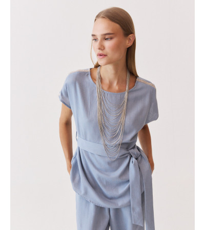 BLUSA CON DETALLES DE BRILLOS Y CINTURÓN | MULAYA