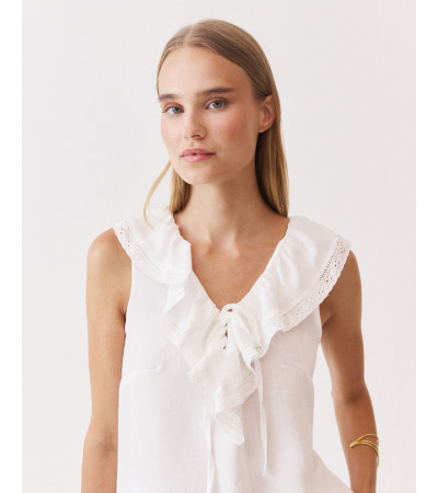 BLUSA ESCOTE V VOLANTES CON ENCAJE | MULAYA