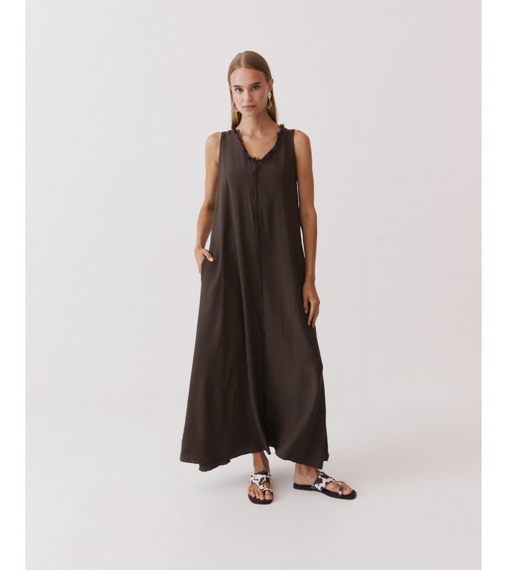 VESTIDO LARGO ESCOTE PICO MINI VOLANTES | MULAYA