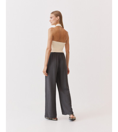 PANTALÓN WIDE LEG CON PLIEGUES LATERALES | MULAYA