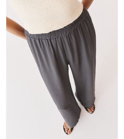 PANTALÓN WIDE LEG CON PLIEGUES LATERALES | MULAYA