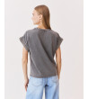 CAMISETA TACHUELAS CUELLO REDONDO MANGA CORTA | MULAYA