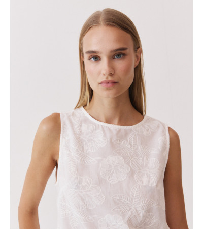 TOP DE ALGODÓN CON BORDADO FLORAL | MULAYA