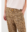 PANTALÓN WIDE LEG ESTAMPADO CON BOTÓN DORADO | MULAYA