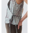 TOP CRUZADO ESTAMPADO CON LAZADA LATERAL | MULAYA
