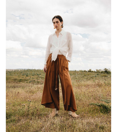 PANTALÓN PALAZZO CON VOLANTES EFECTO CAPA | MULAYA