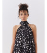 VESTIDO LARGO CON CUELLO HALTER Y ESCOTE TRASERO | MULAYA