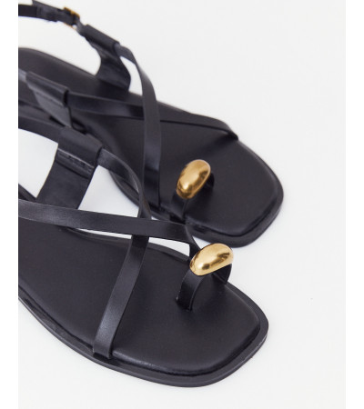 SANDALIAS PLANA ADORNO METÁLICO