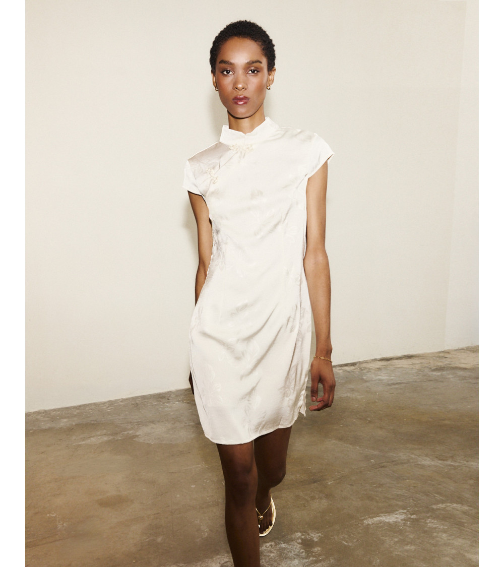 VESTIDO CORTO JACQUARD CUELLO MAO MANGA CORTA | MULAYA