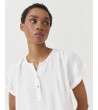 BLUSA ESCOTE BOTONES MANGA CORTA ASIMÉTRICA | MULAYA