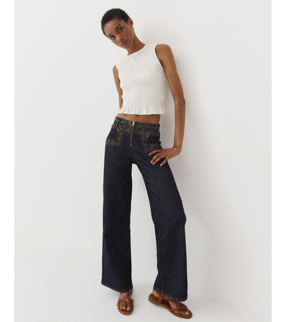 JEANS WIDE LEG BORDADOS CON EYELETS | MULAYA