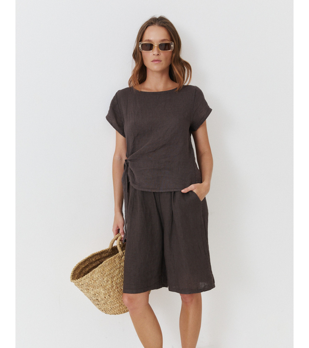 BLUSA LINO CUELLO REDONDO LAZADA LATERAL MANGA CORTA | MULAYA