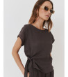 BLUSA LINO CUELLO REDONDO LAZADA LATERAL MANGA CORTA | MULAYA