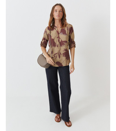 BLUSA ESTAMPADA ESCOTE V CHARRETERA BOTONES | MULAYA