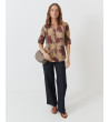 BLUSA ESTAMPADA ESCOTE V CHARRETERA BOTONES | MULAYA