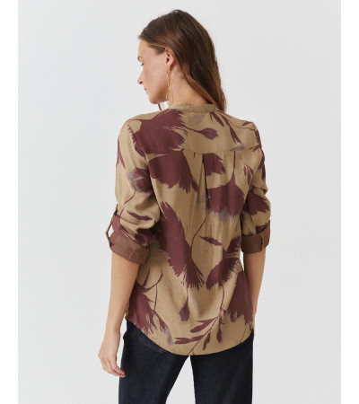 BLUSA ESTAMPADA ESCOTE V CHARRETERA BOTONES | MULAYA