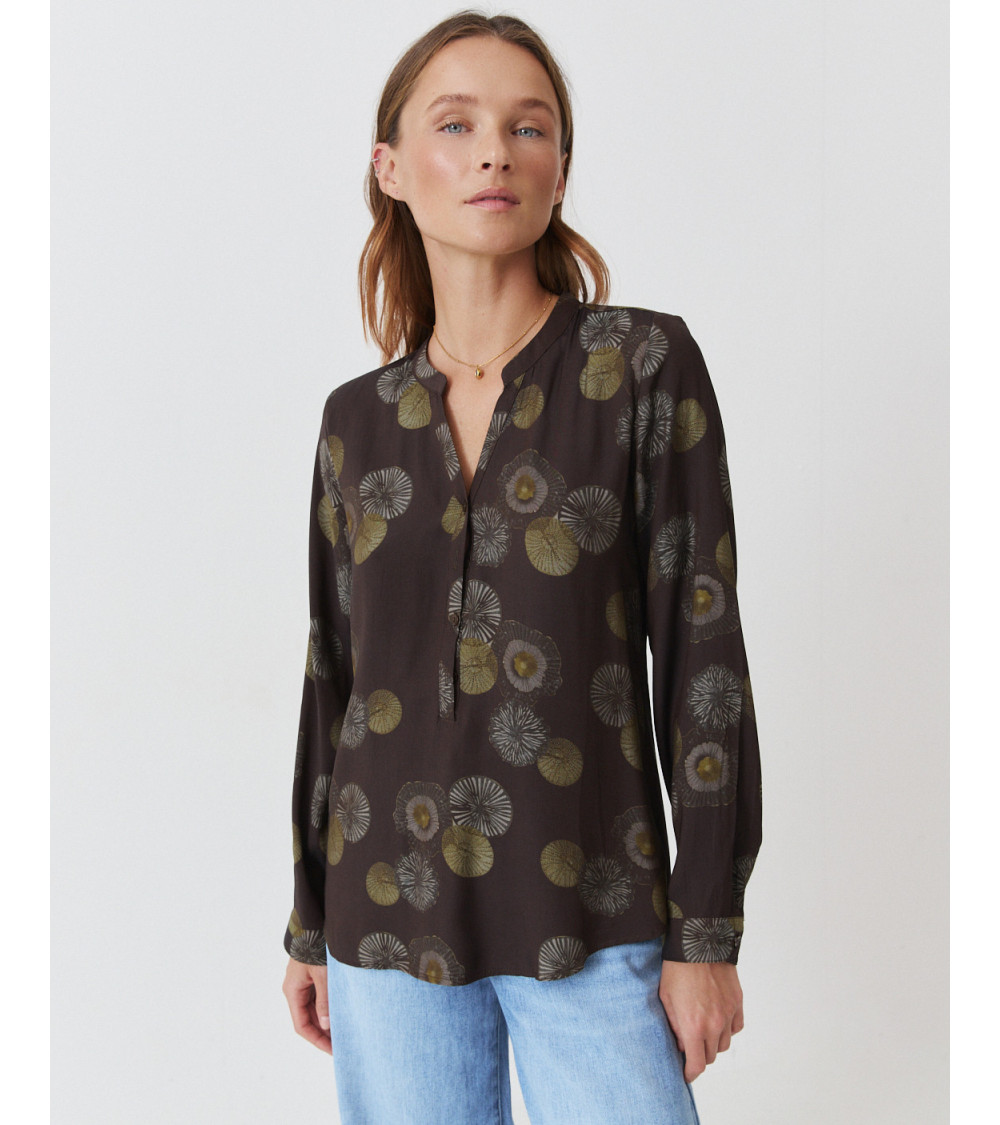 BLUSA ESTAMPADA CUELLO REDONDO ESCOTE V BOTONES | MULAYA