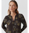 BLUSA ESTAMPADA CUELLO REDONDO ESCOTE V BOTONES | MULAYA
