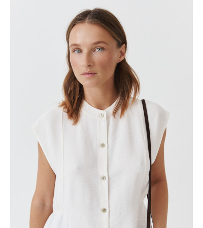 BLUSA CUELLO REDONDO MANGA CORTA VOLANTE BOTONES | MULAYA