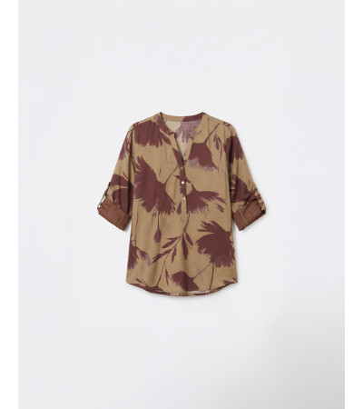 BLUSA ESTAMPADA ESCOTE V CHARRETERA BOTONES | MULAYA