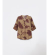 BLUSA ESTAMPADA ESCOTE V CHARRETERA BOTONES | MULAYA