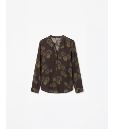 BLUSA ESTAMPADA CUELLO REDONDO ESCOTE V BOTONES | MULAYA