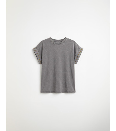 CAMISETA TACHUELAS CUELLO REDONDO MANGA CORTA | MULAYA