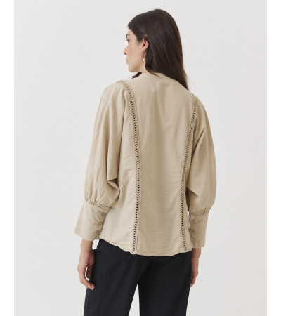 BLUSA CUELLO MAO ESCOTE V