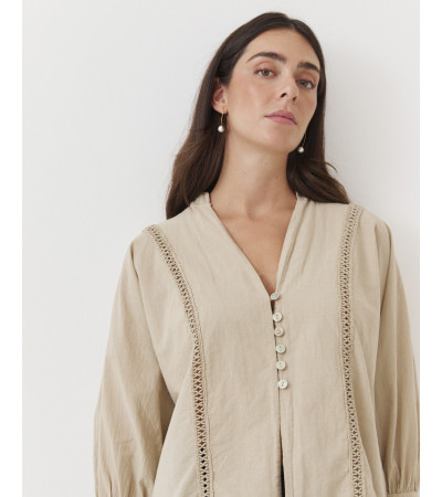 BLUSA CUELLO MAO ESCOTE V