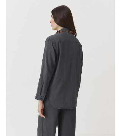 CAMISA DENIM LIGERO SOLAPA BOLSILLO MANGA LARGA | MULAYA