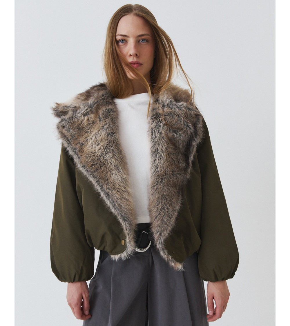 Chaqueta acolchada corta cuello efecto pelo | Mulaya
