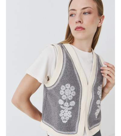 Chaleco de Punto Estilo Boho y Bordados de Flores para Mujer | MULAYA