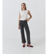 JEANS STRAIGHT CON BORDADO FLORAL